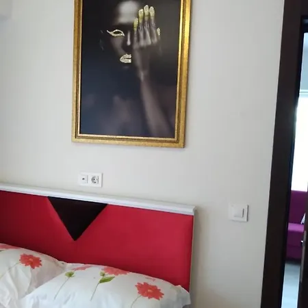 Apartamento 1 Bedroom Cozy Near Public Transportation Estambul