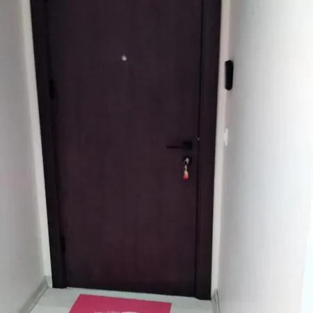 דירה 1 Bedroom Cozy Near Public Transportation